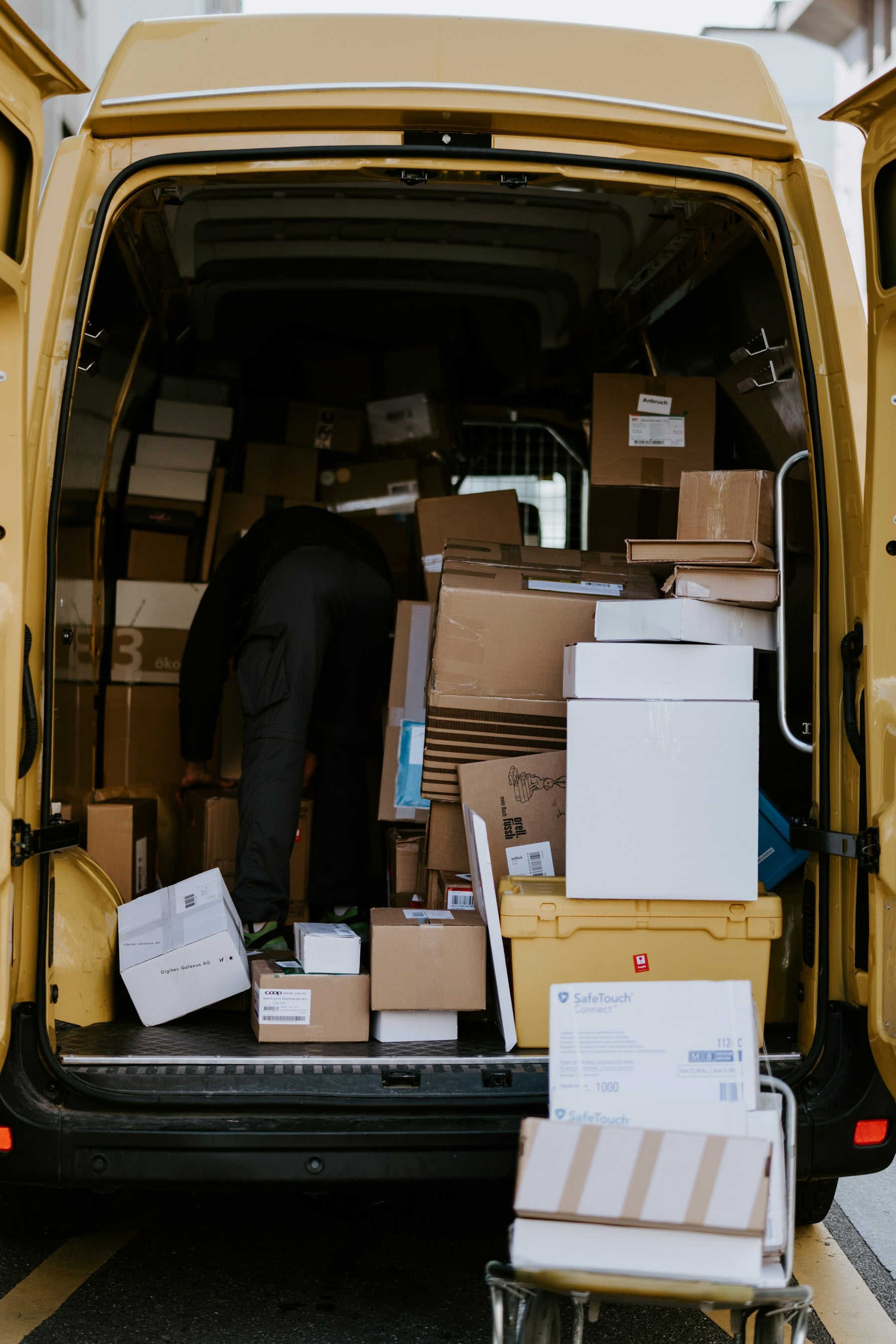Cartons et colis prêts pour expédition